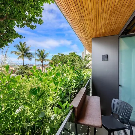 Modern&Fabulous frente Mar-3